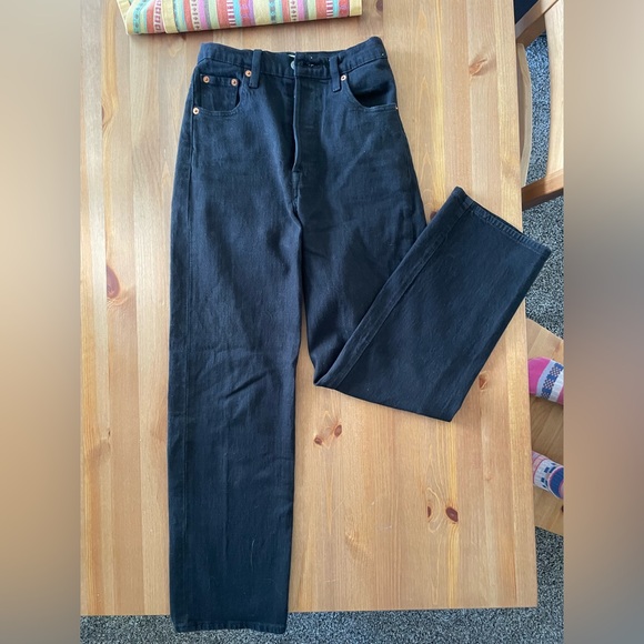 Levi’s black Ribcage Straight Ankle jeans (size 23) - Picture 4 of 7